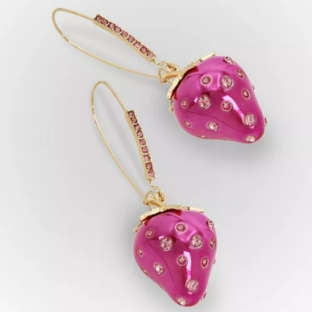 🔹Betsey Johnson Gold Tone Metallic Fuchsia Strawberry Drop Earrings Crystal NWT - Picture 3 of 5